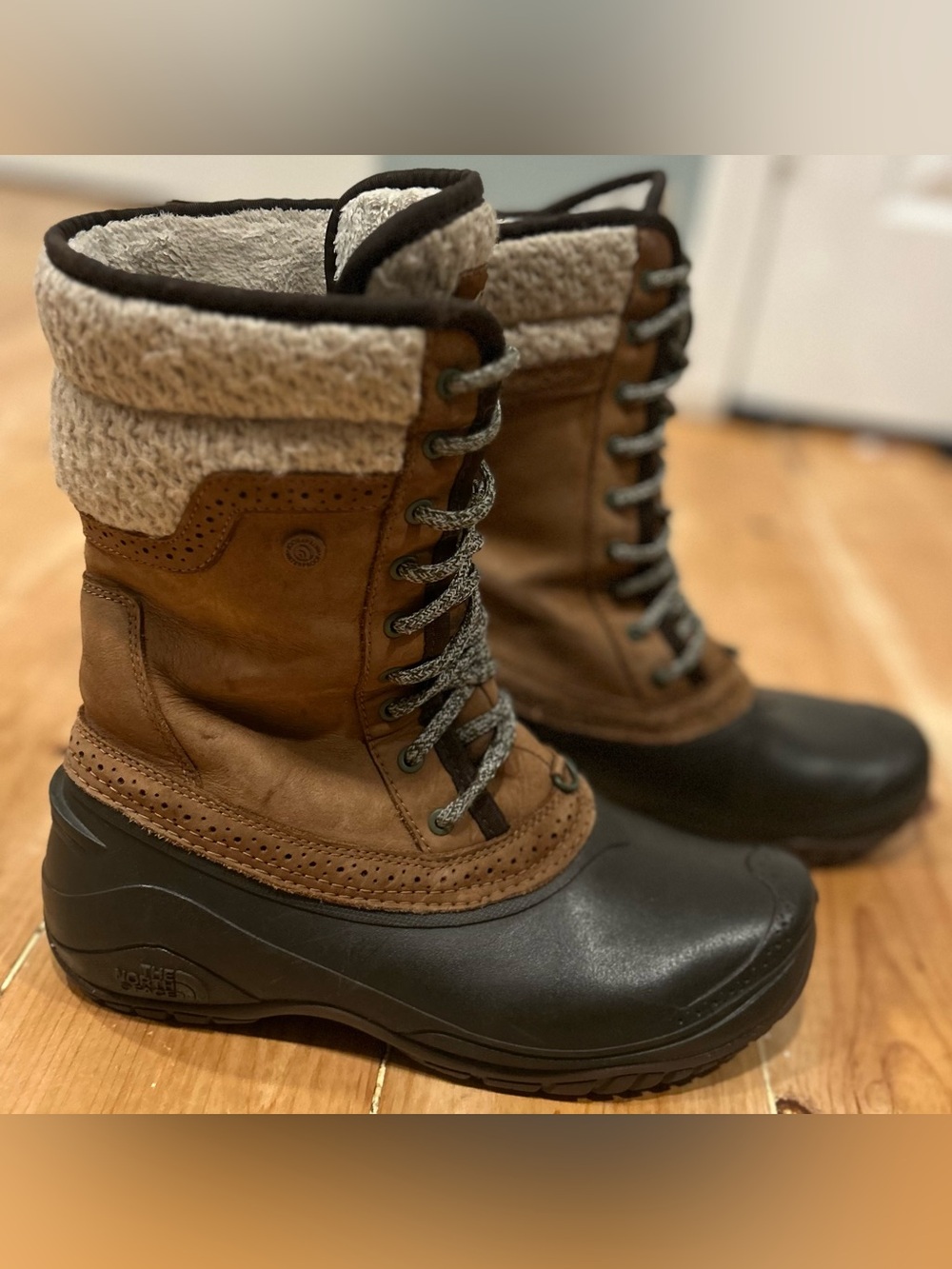 The North Face Women’s Waterproof Mid Boot